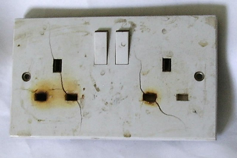 Burnt/cracked Plug socket